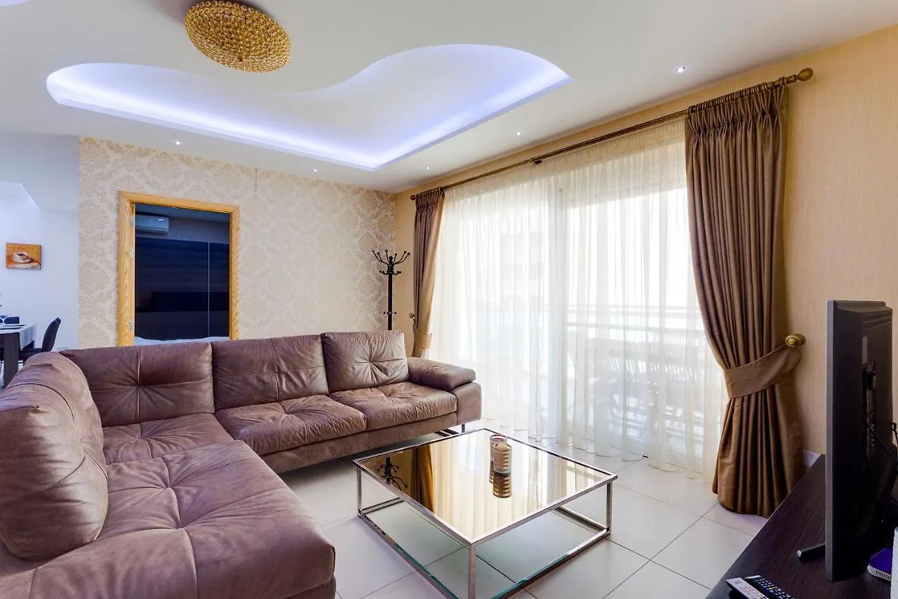 Luxury Apt W/ Side Seaviews And Pool, Top Location Sliema