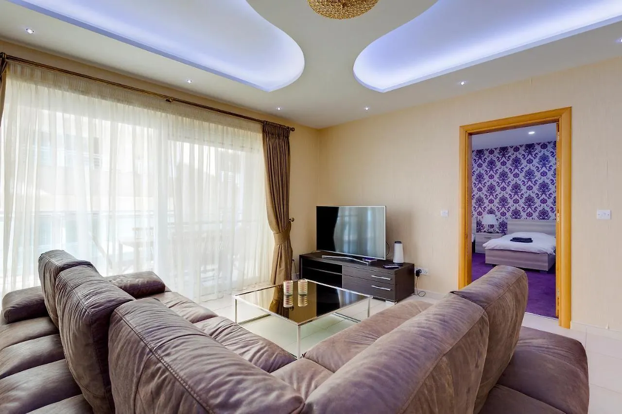 Apartment Luxury Apt W/ Side Seaviews And Pool, Top Location Sliema