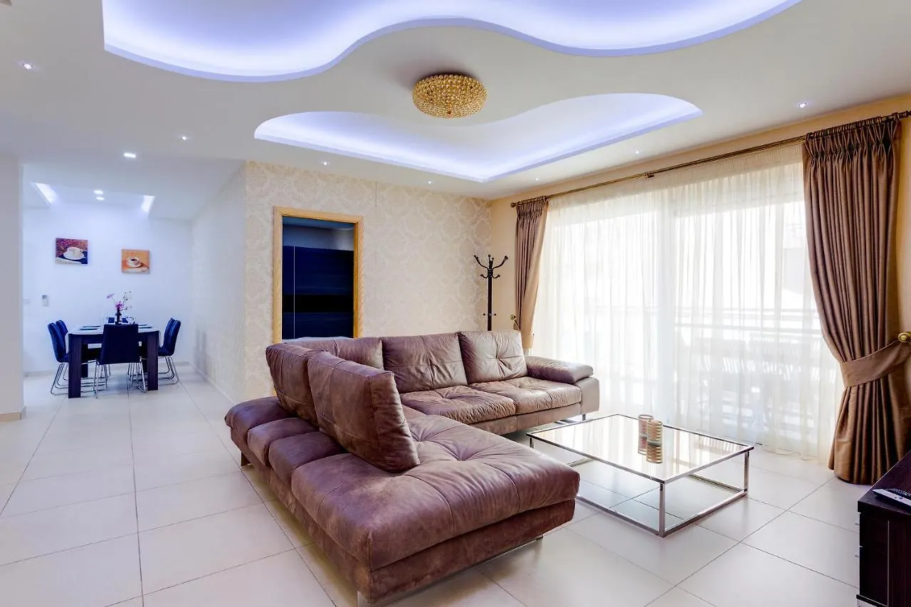 Luxury Apt W/ Side Seaviews And Pool, Top Location Sliema