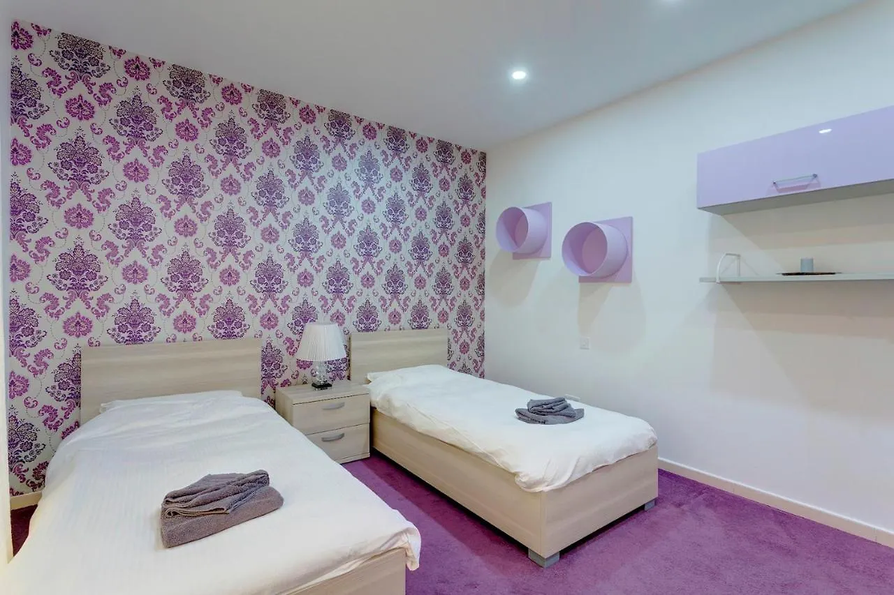 Luxury Apt W/ Side Seaviews And Pool, Top Location Sliema Apartment