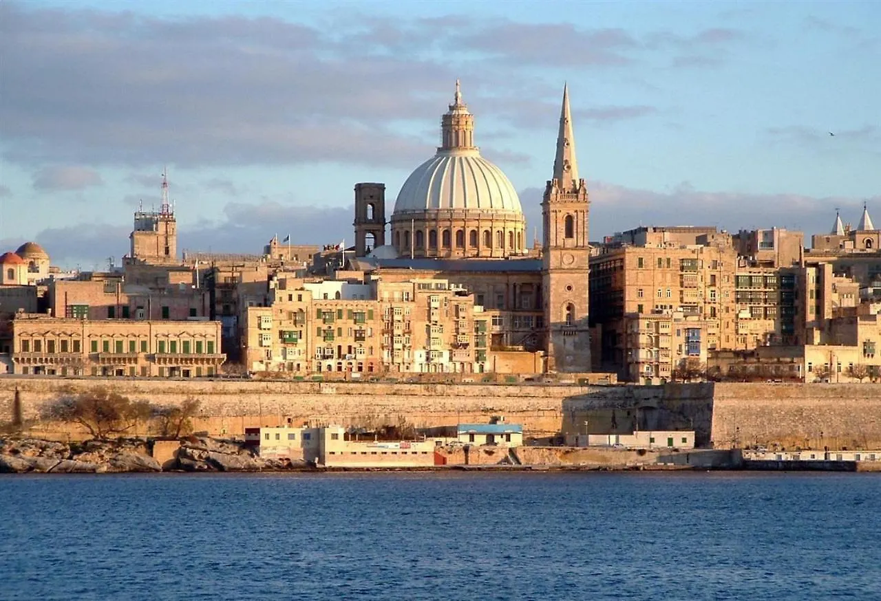 Apartment Luxury Apt W/ Side Seaviews And Pool, Top Location Sliema
