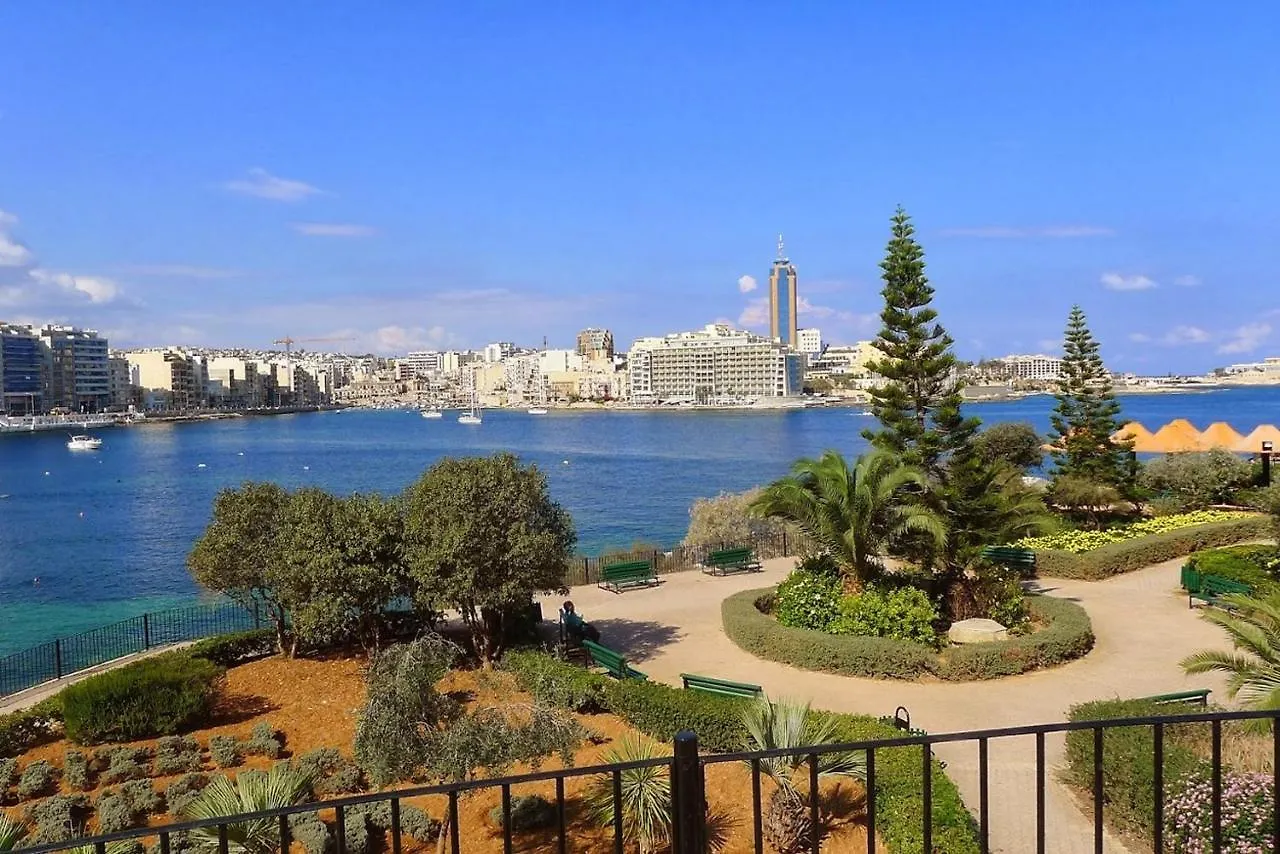 Luxury Apt W/ Side Seaviews And Pool, Top Location Sliema 0*,  Malta