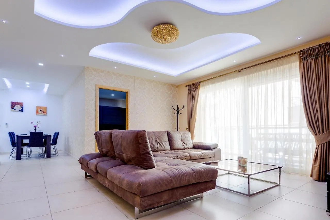 Apartment Luxury Apt W/ Side Seaviews And Pool, Top Location Sliema