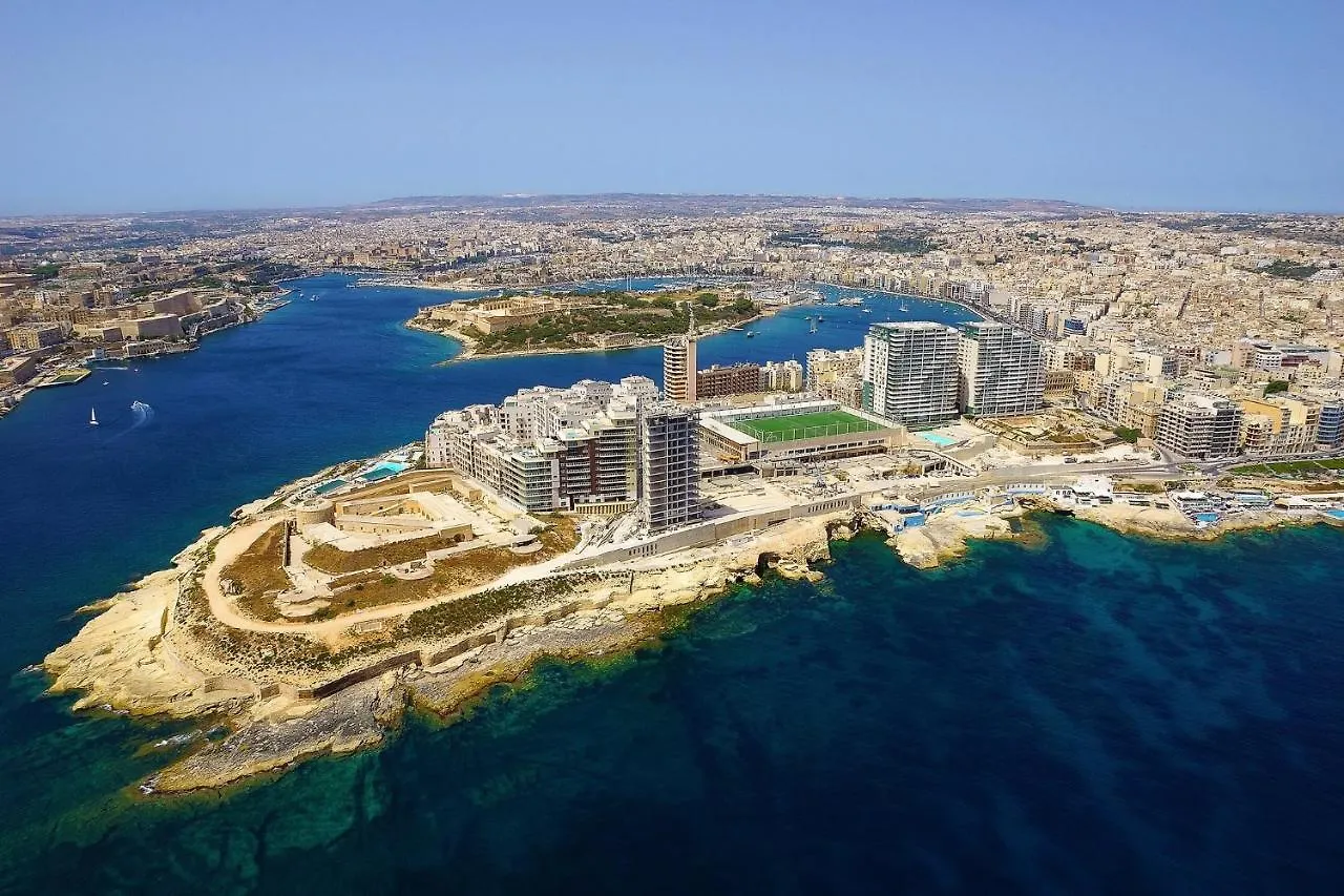 Luxury Apt W/ Side Seaviews And Pool, Top Location Sliema Malta