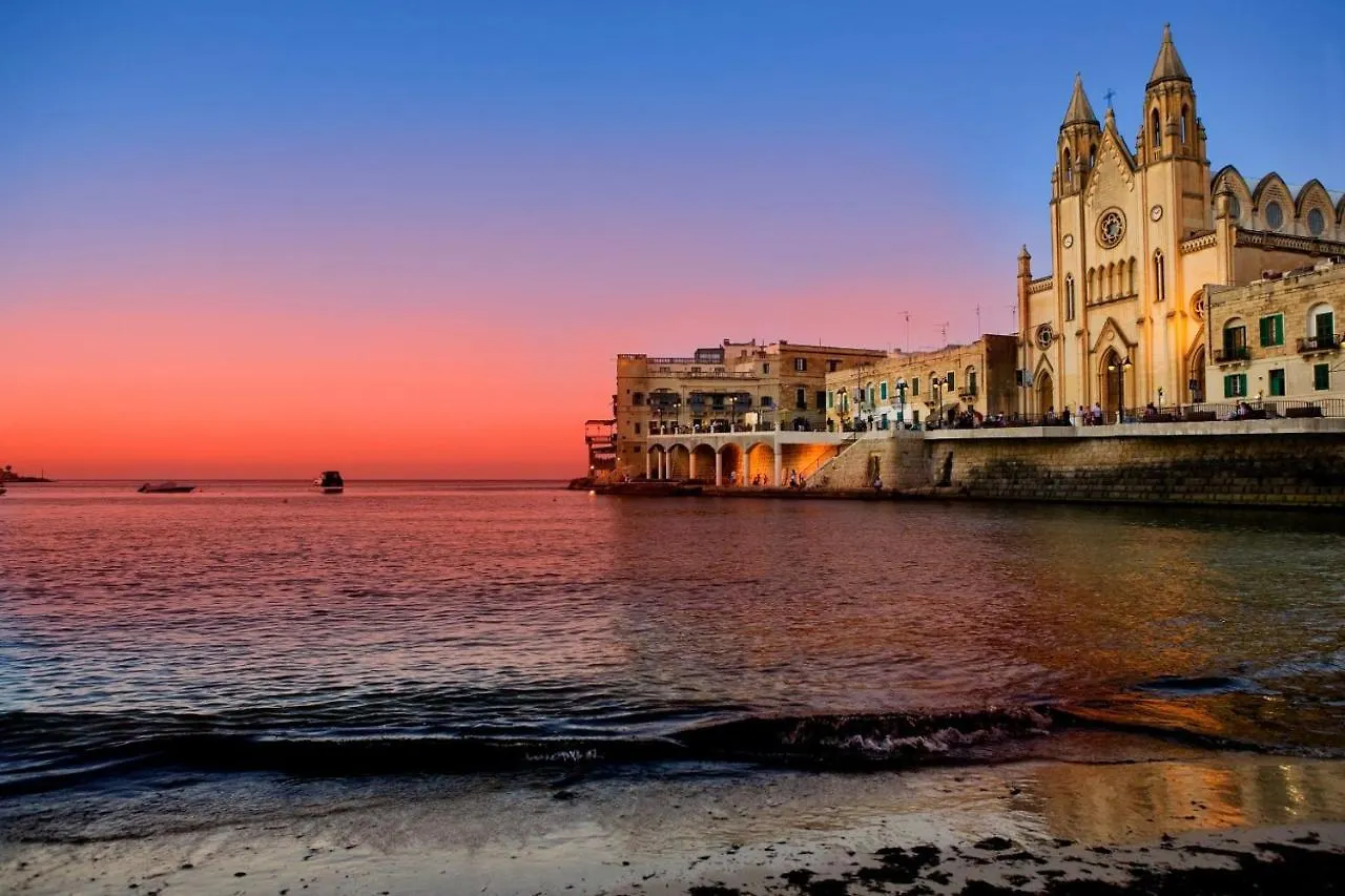 Luxury Apt W/ Side Seaviews And Pool, Top Location Sliema 0*,  Malta