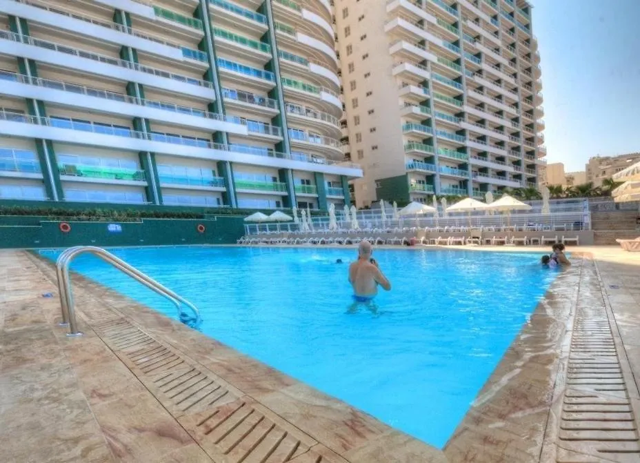 Luxury Apt W/ Side Seaviews And Pool, Top Location Sliema Apartment