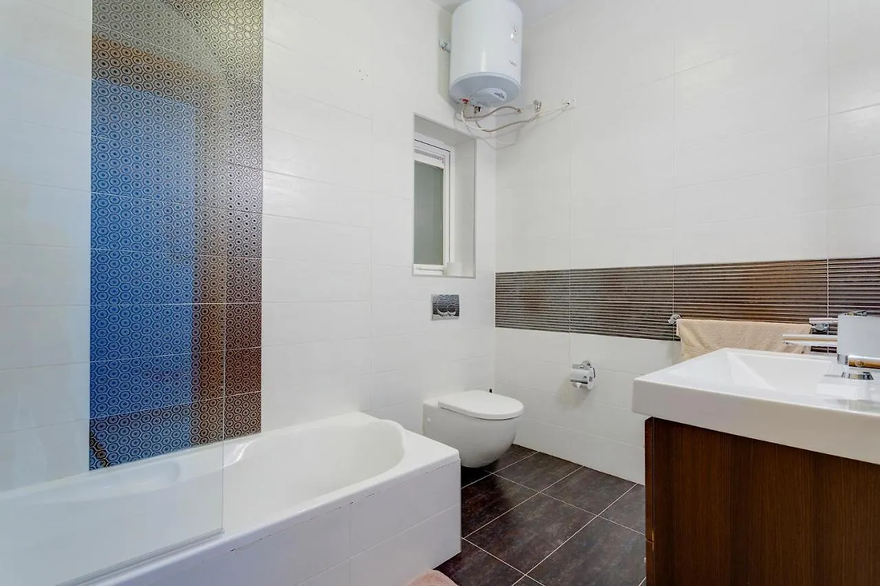 Apartment Luxury Apt W/ Side Seaviews And Pool, Top Location Sliema Malta